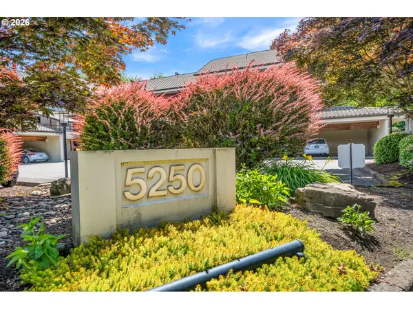 5250 S LANDING DR #310, Portland, OR 97239