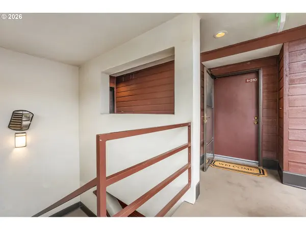 5250 S LANDING DR #310, Portland, OR 97239