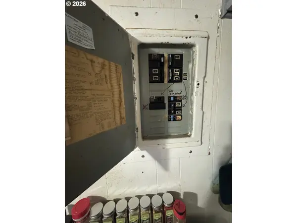 210 6th ST, Amity, OR 97101