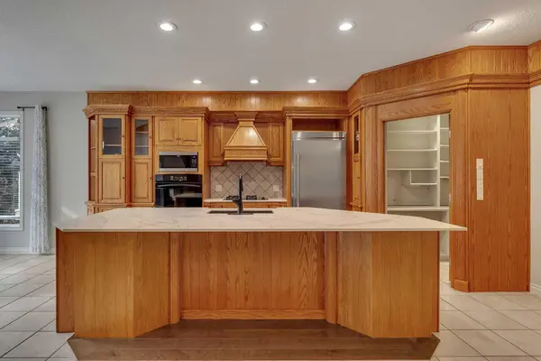 52 Sandstone Ridge CRES, Okotoks, AB T1S 1P9