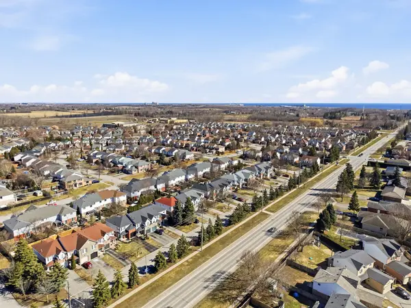 105 Brownstone CRES, Clarington, ON L1E 2Y2