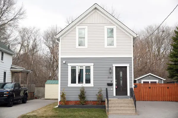 203 Court ST, Oshawa, ON L1H 4W6