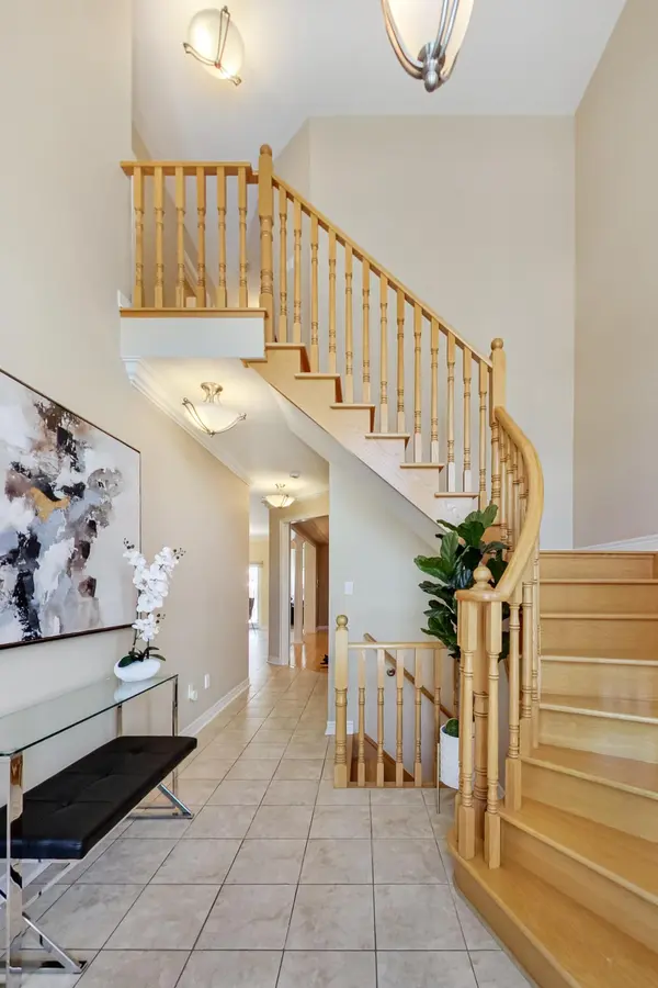 9 White Beach CRES, Vaughan, ON L6A 0R1