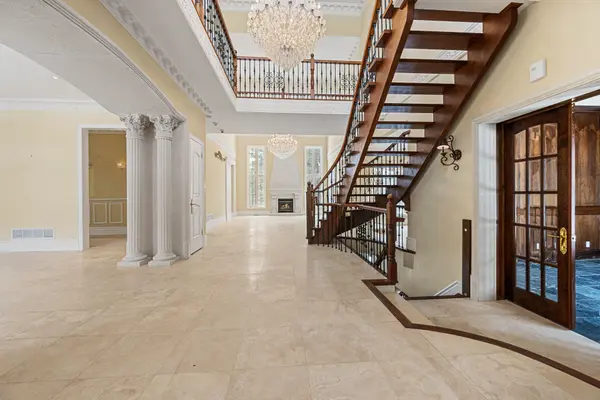 8 Elia DR, Whitchurch-stouffville, ON L4A 7X5