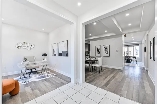 6 Red Rose LN, East Gwillimbury, ON L9N 0V1