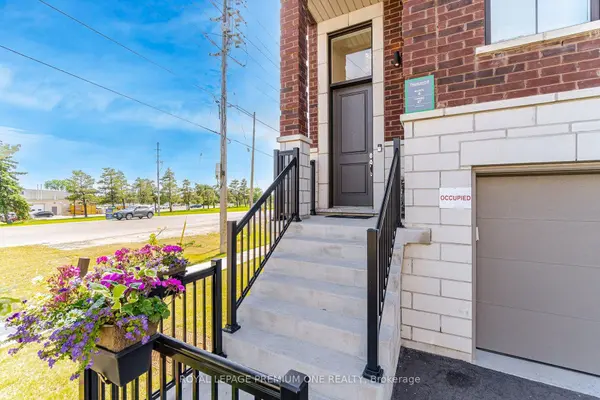 2 Seacoasts CIR, Vaughan, ON L6A 5B6