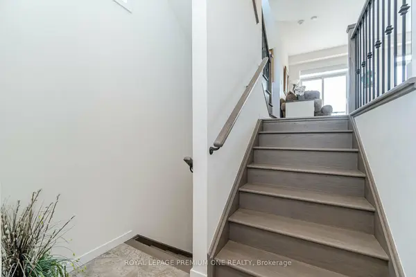 2 Seacoasts CIR, Vaughan, ON L6A 5B6