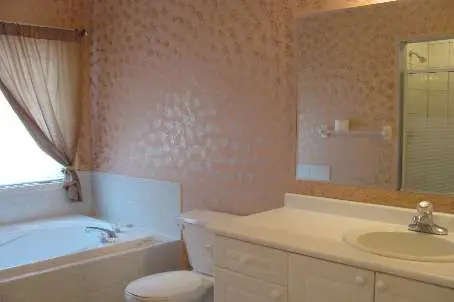 18 Madeira AVE, Vaughan, ON L6A 2Y4