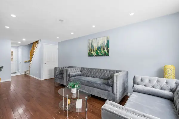 360 Dunsmore LN, Barrie, ON L4M 7B2