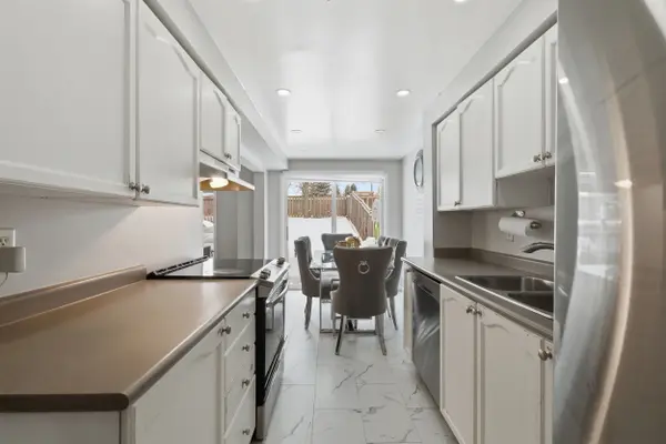 360 Dunsmore LN, Barrie, ON L4M 7B2