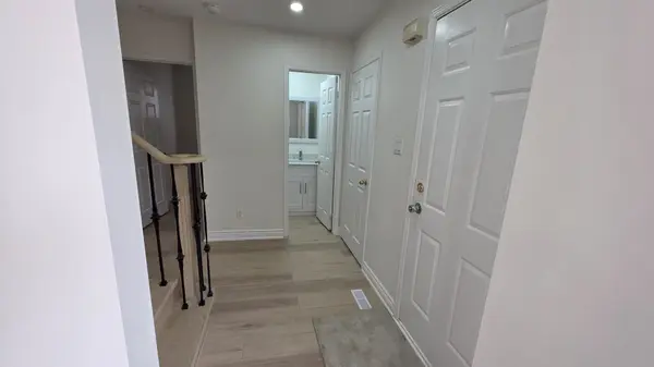 41 BLAIR CRES ##Upper, Barrie, ON L4M 5Y6