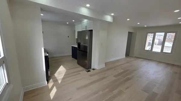 41 BLAIR CRES ##Upper, Barrie, ON L4M 5Y6