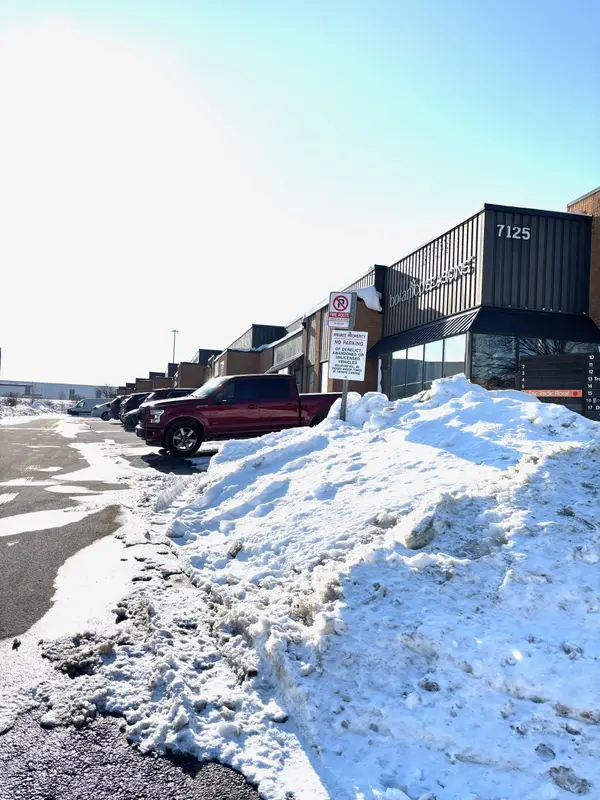 7125 Pacific CIR #9, Mississauga, ON L5T 2A5