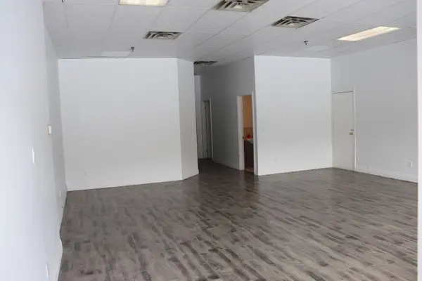 7125 Pacific CIR #9, Mississauga, ON L5T 2A5