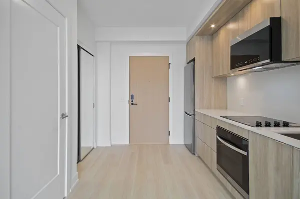 25 Cordova AVE #1406, Toronto W08, ON M9A 0E5