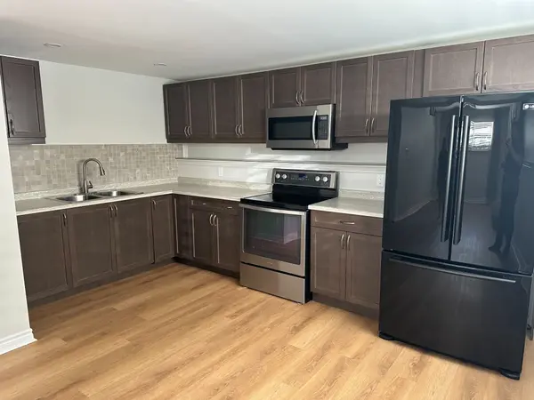 36 Inglewood CT #B, Grimsby, ON L3M 4S2