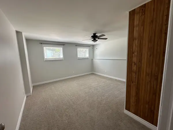 36 Inglewood CT #B, Grimsby, ON L3M 4S2