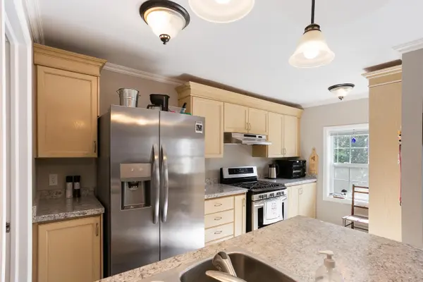 98 Haun RD, Fort Erie, ON L0S 1B0