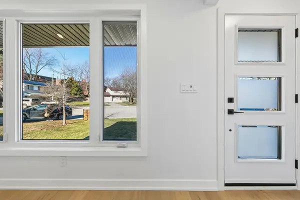 15 Colonial CT, Hamilton, ON L8K 4H2