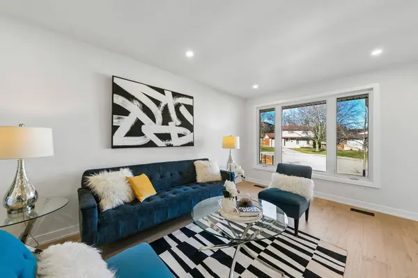 15 Colonial CT, Hamilton, ON L8K 4H2