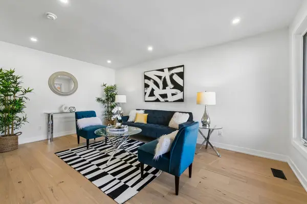 15 Colonial CT, Hamilton, ON L8K 4H2