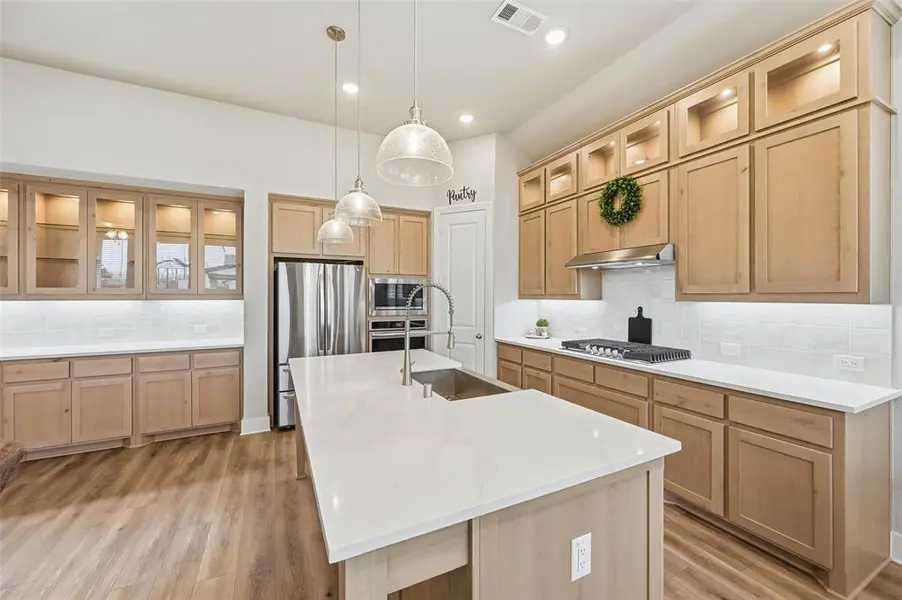 1205 S Roundwash Way, Midlothian, TX 76065