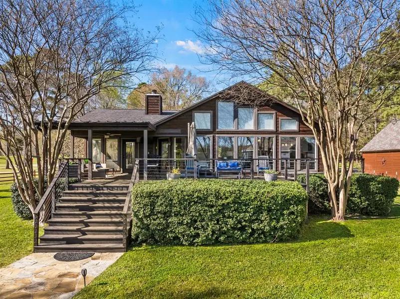 601 W Eagle Point Drive, Mount Vernon, TX 75686