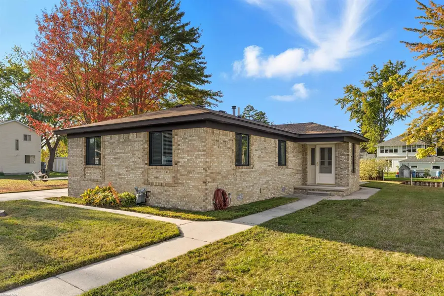 2037 W Park DR, Algonac, MI 48001