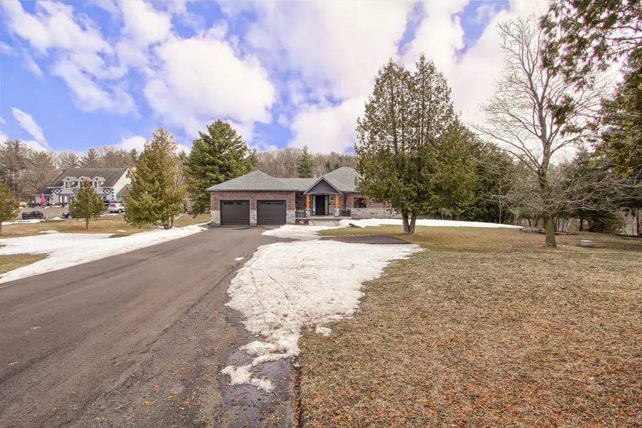 211 Pine AVE, Caledon, ON L7E 3S7