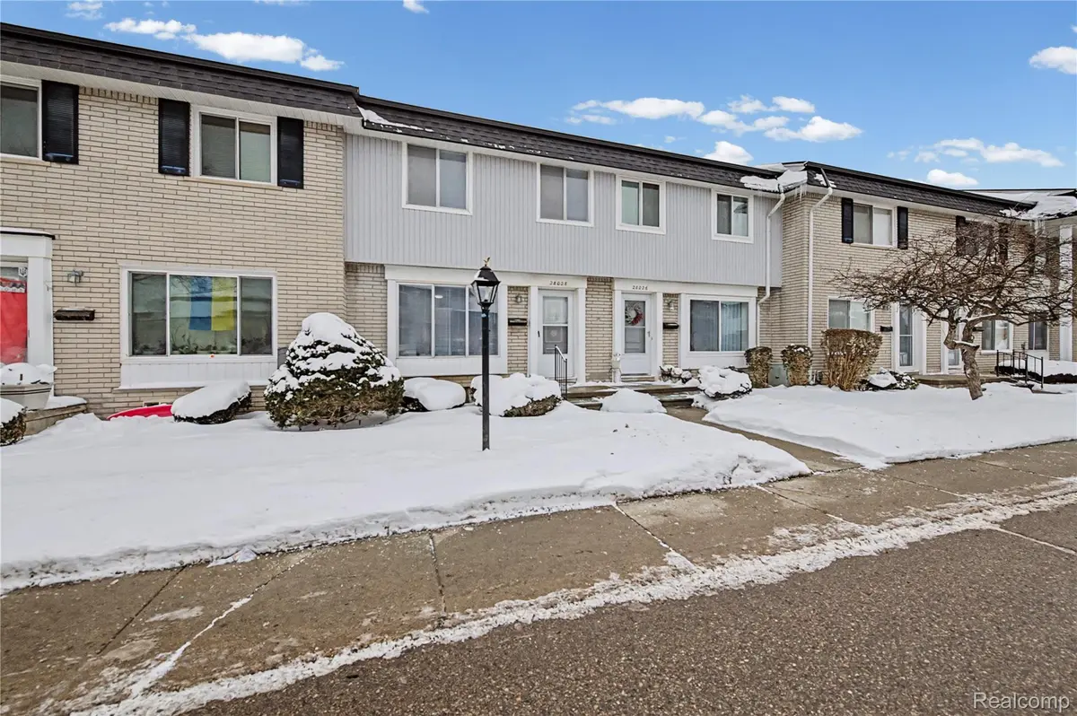 28028 Universal DR, Warren, MI 48092