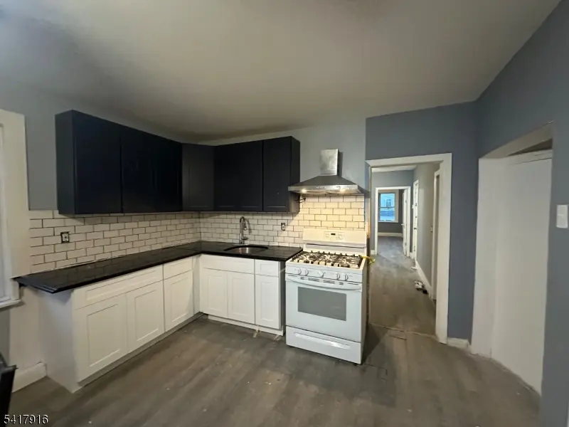 426 Franklin St #2, Elizabeth City, NJ 07206