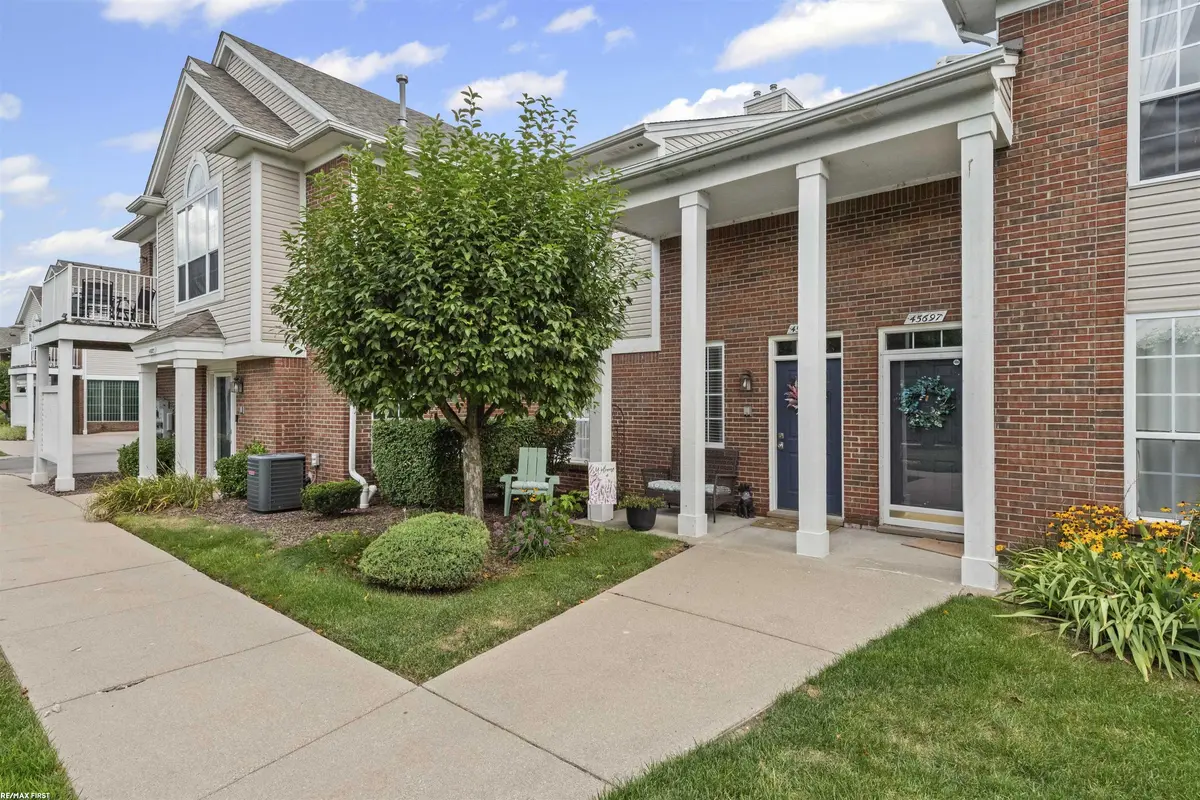 45691 Heather Ridge DR, Macomb Twp, MI 48044