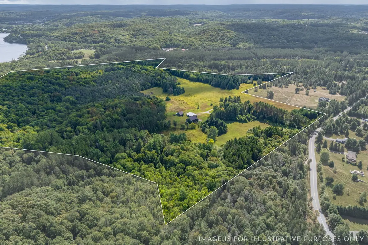 225 Etwell RD, Huntsville, ON P1H 2J2