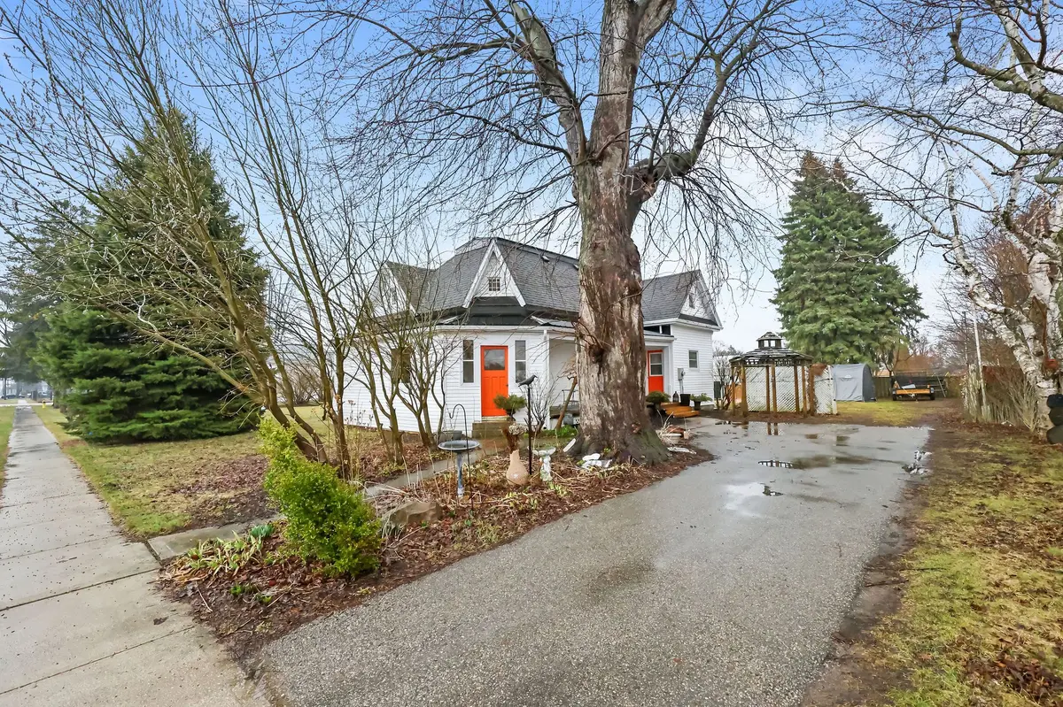 137 Oak ST E, Chatham-kent, ON N0P 1C0