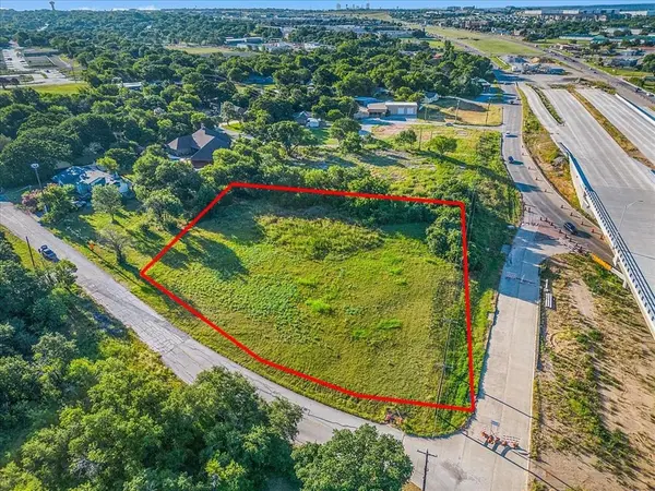 7037 Greenbriar Crescent Street, Lake Worth, TX 76135