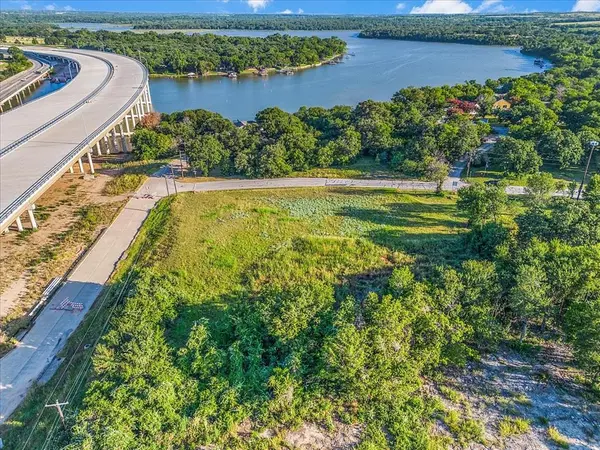 7037 Greenbriar Crescent Street, Lake Worth, TX 76135