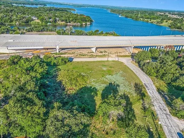 7037 Greenbriar Crescent Street, Lake Worth, TX 76135