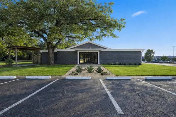 116 N Clark Street, Burleson, TX 76028