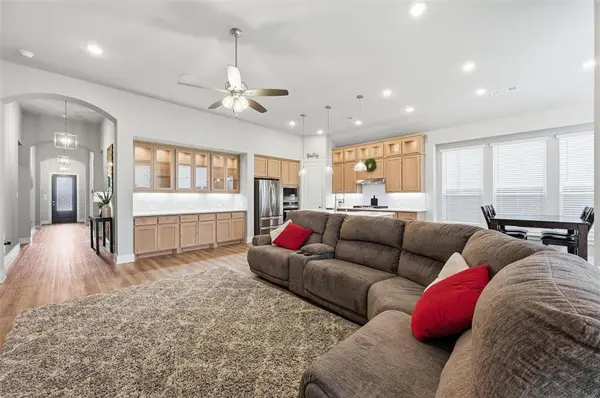 1205 S Roundwash Way, Midlothian, TX 76065