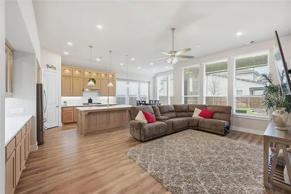 1205 S Roundwash Way, Midlothian, TX 76065