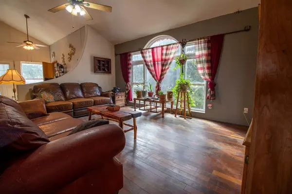 5562 Cedar Creek Drive, Kemp, TX 75143