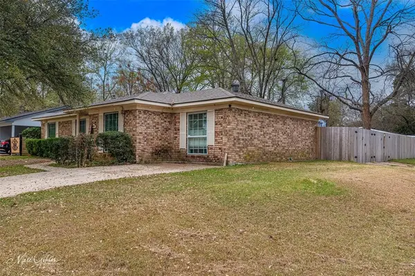 9000 Lone Oak Drive, Shreveport, LA 71118