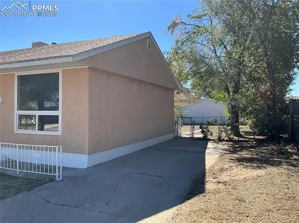 72 Hanson LN, Pueblo, CO 81001
