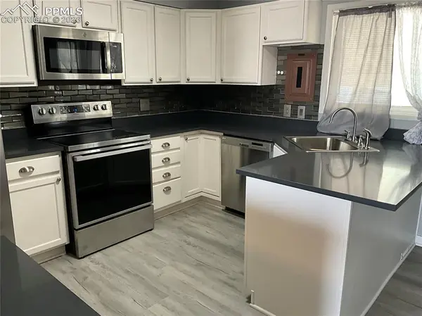 72 Hanson LN, Pueblo, CO 81001