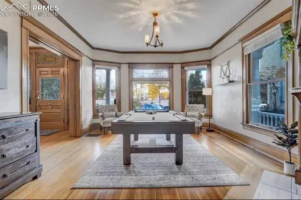 6 Boulder Crescent ST, Colorado Springs, CO 80903