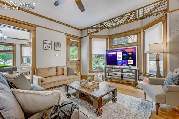 6 Boulder Crescent ST, Colorado Springs, CO 80903