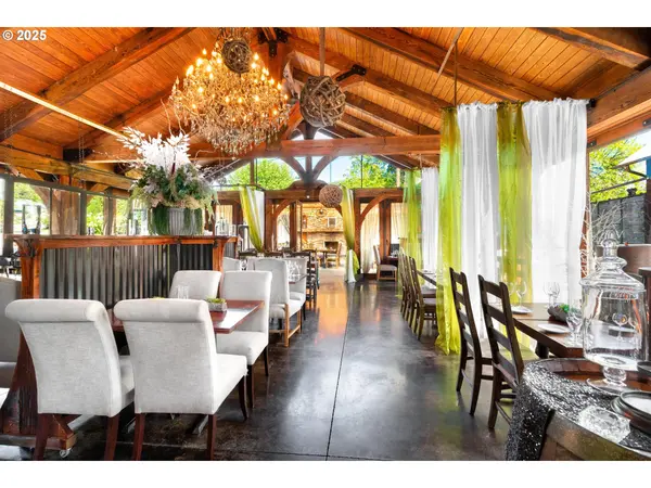 1772 SE Jackson ST, Roseburg, OR 97470