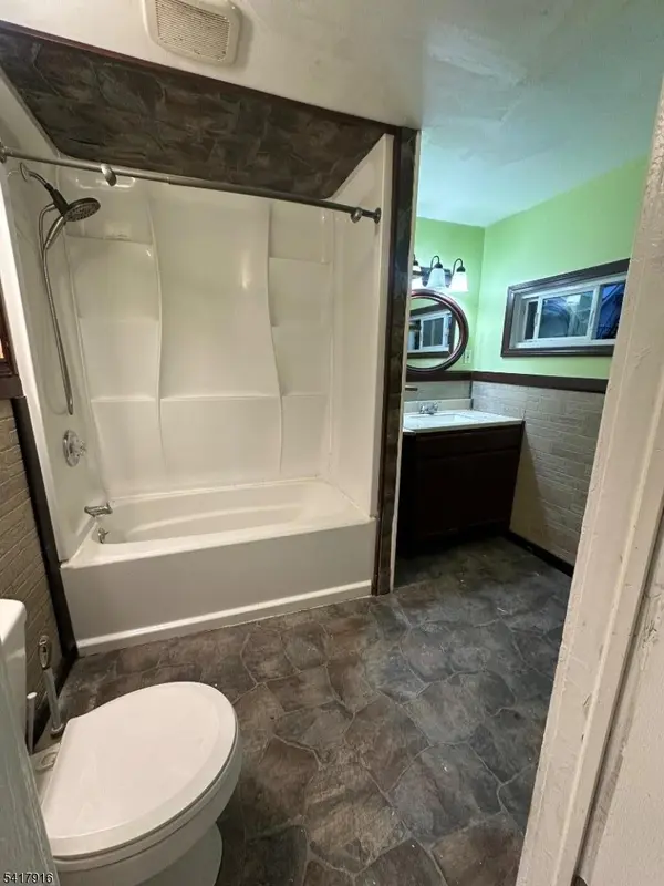 426 Franklin St #2, Elizabeth City, NJ 07206