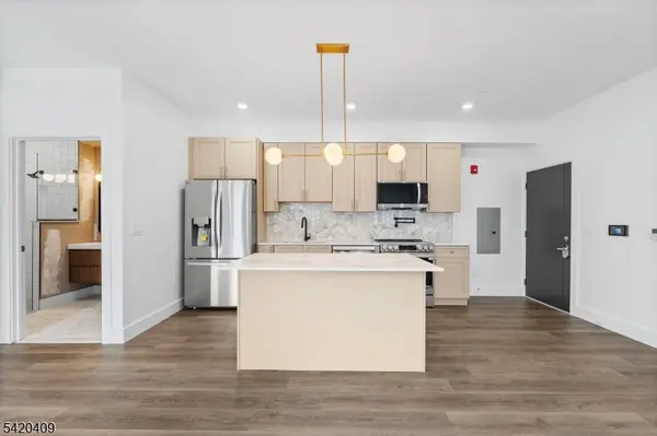 21 Lincoln Park #100, Newark City, NJ 07102