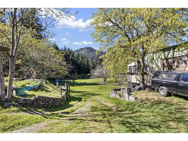 1313 N OLD PACIFIC HWY, Myrtle Creek, OR 97457